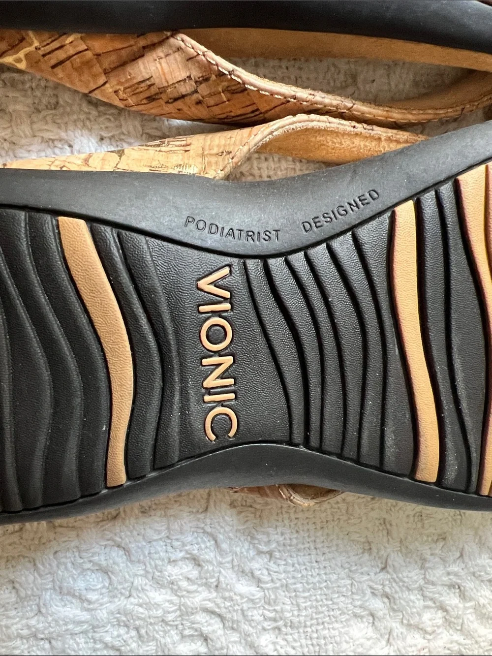 Vionic Bella II toe post sandals size 7.5